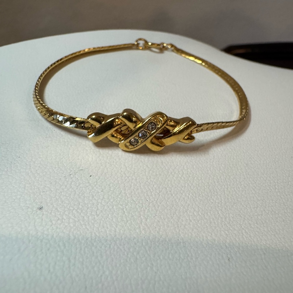 Bracelet X Gold Knot Crystal Accent Women's Avon vintage accent rhinestones